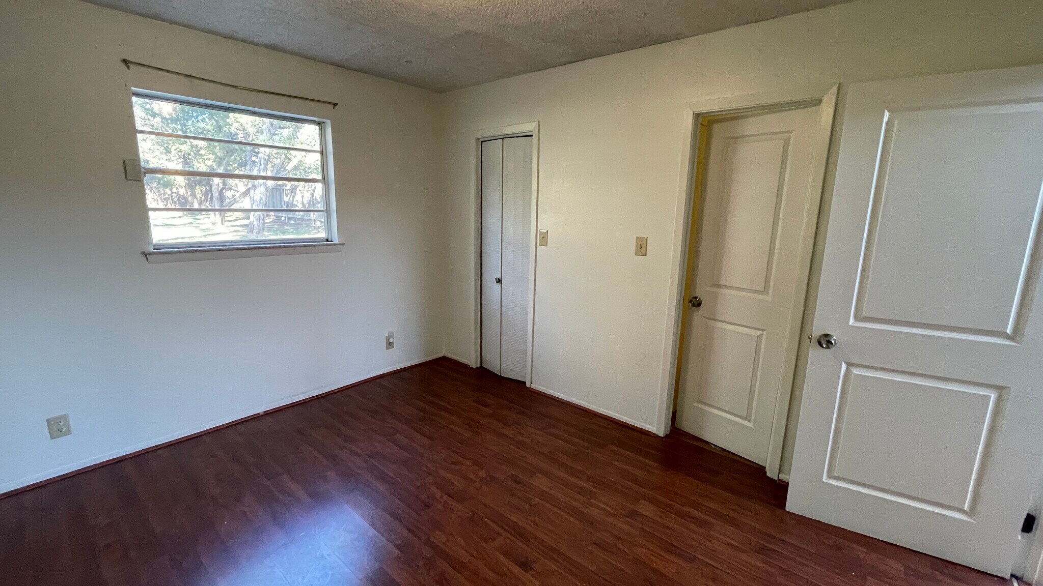 Building Photo - 302 Venture Blvd S