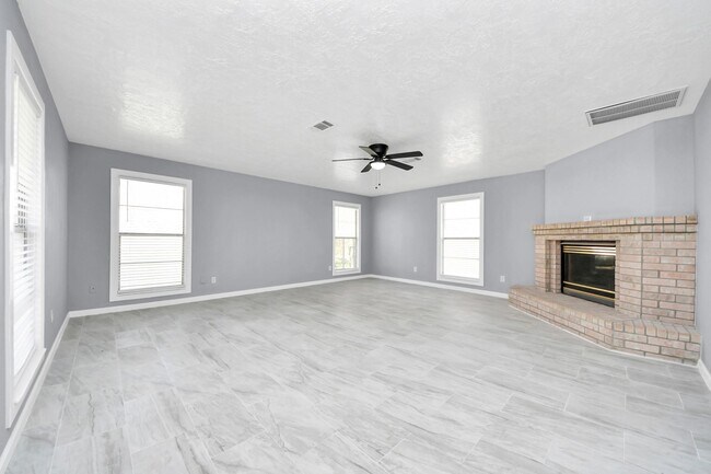 Building Photo - 5103 Karu Dr