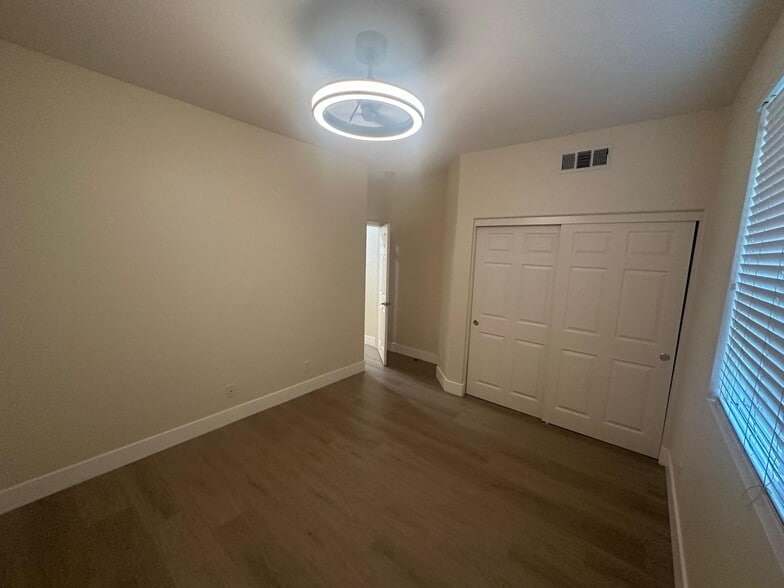 Building Photo - 45811 Honeysuckle Ct