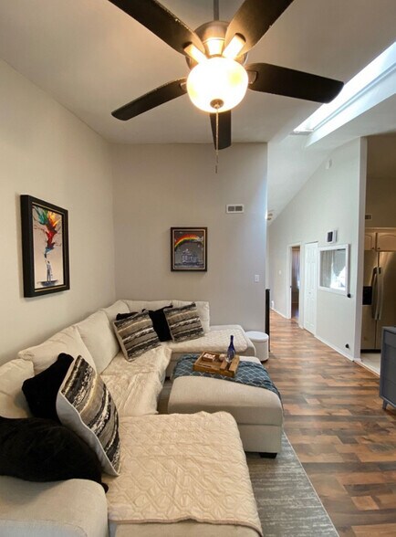 Building Photo - 809 Dora Ct