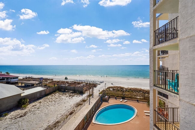 Building Photo - 8815 Thomas Dr