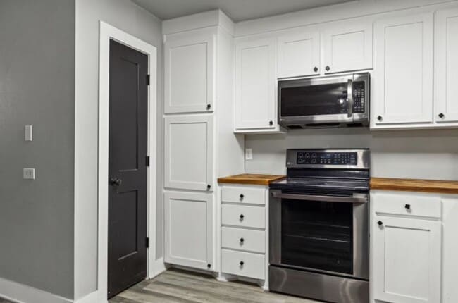 Building Photo - Fully Furnished Room for Rent- $550- Loren...