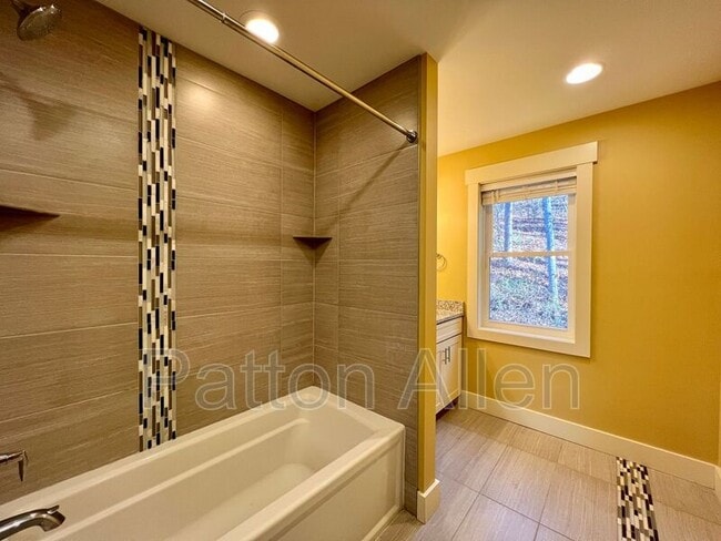 Building Photo - 12 Beaverdam Knoll Rd