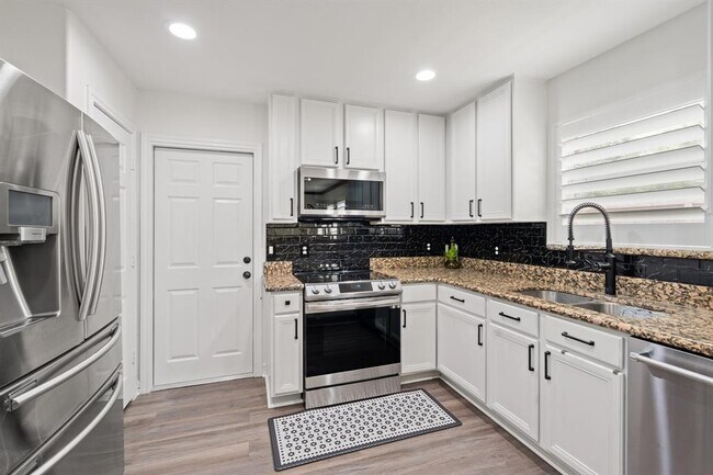 Building Photo - 703 Canyon Garden Dr