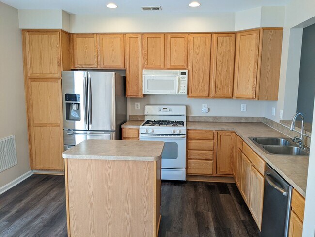 Building Photo - Updated condo in Ballenger Creek available in June!