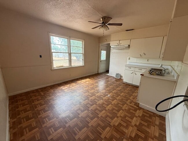 Building Photo - 5457 Questa Dr