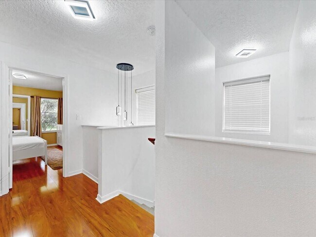 Building Photo - 1302 S Beach Cir