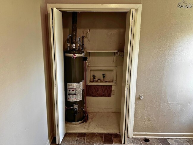 Building Photo - 104 Ave G