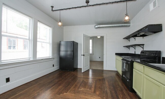 Building Photo - 316 Eastwood St