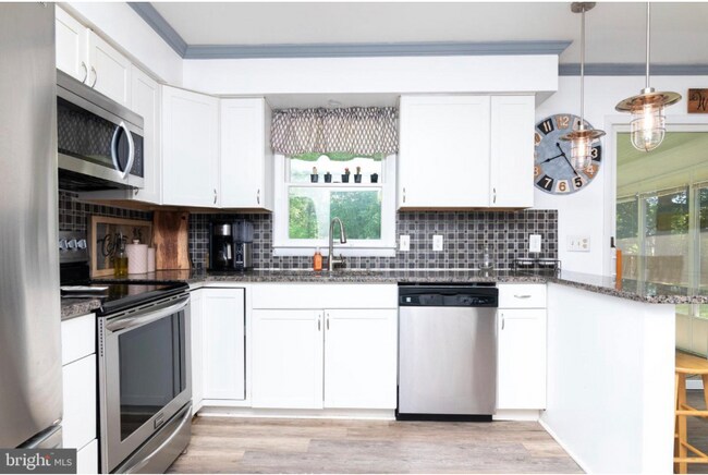 Building Photo - 44 Lexington Dr