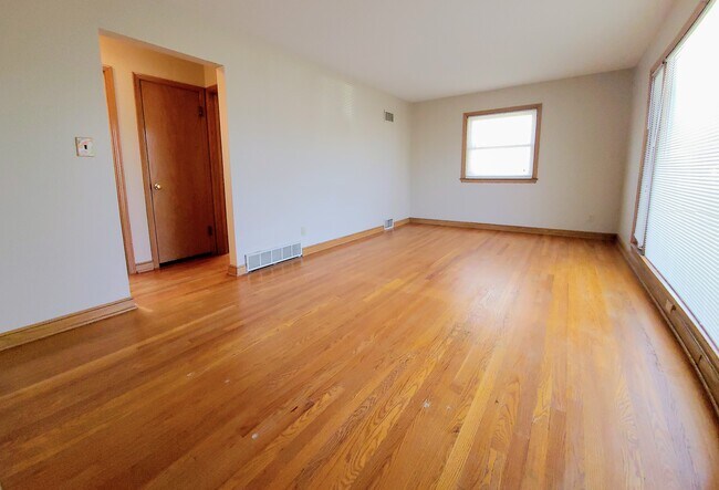 Building Photo - 185 N 90th St