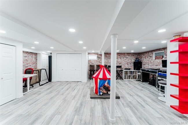 Building Photo - 575 Cornwell Ave