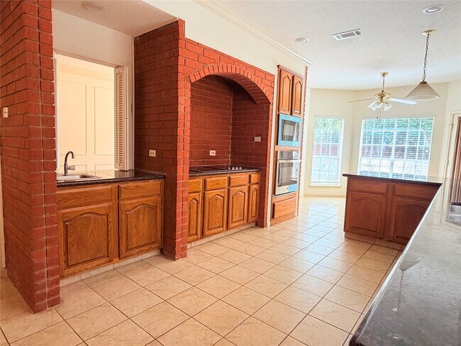 Building Photo - 3306 Vista Lake Dr