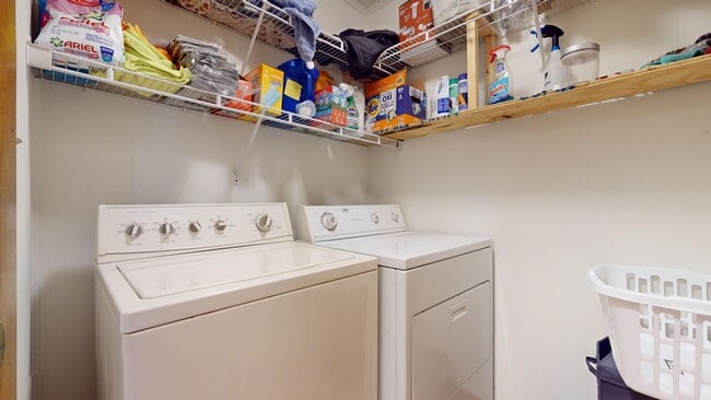 Building Photo - 1222 Thomas Dr