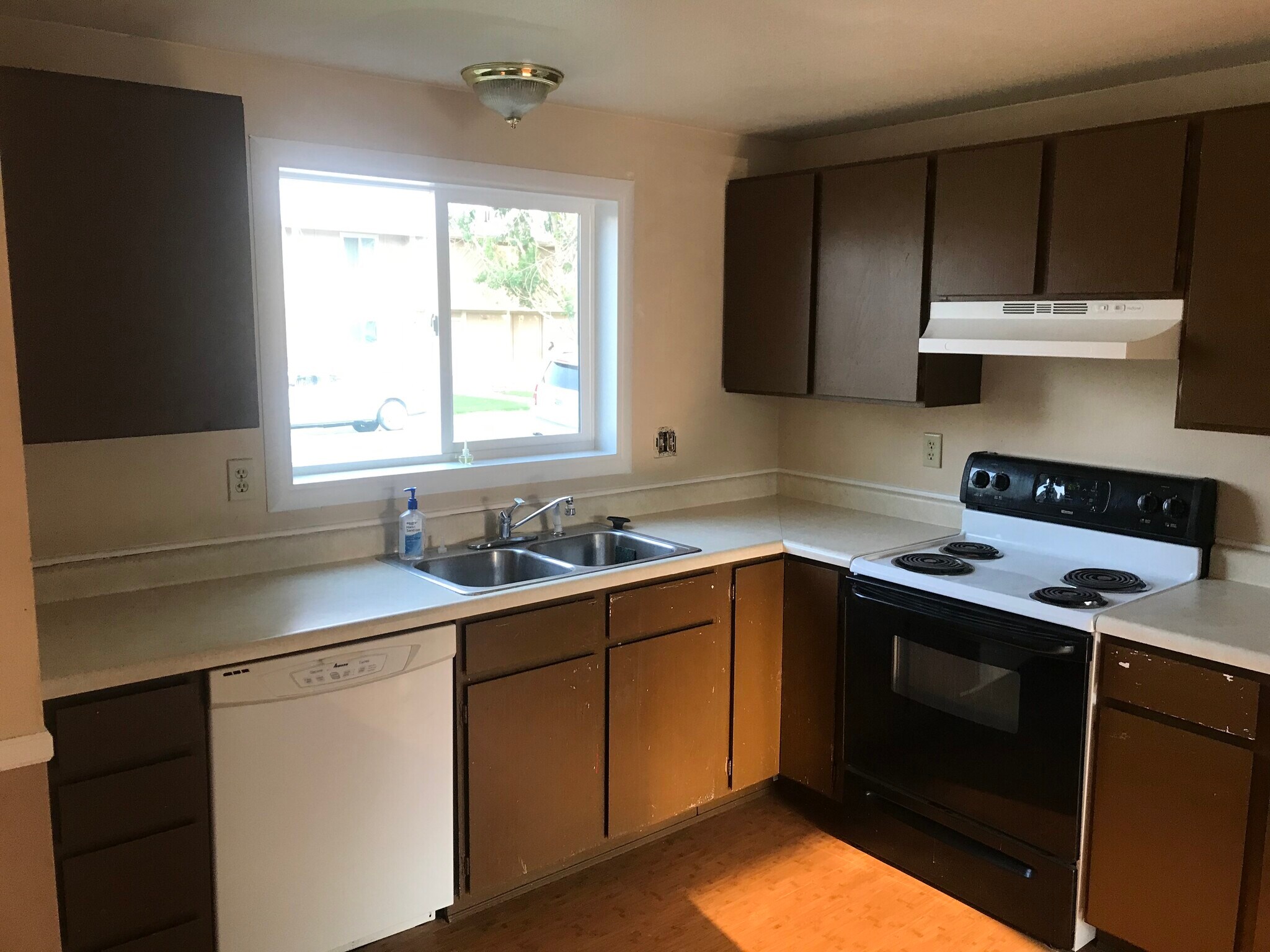 Building Photo - 844 Moccasin Ln