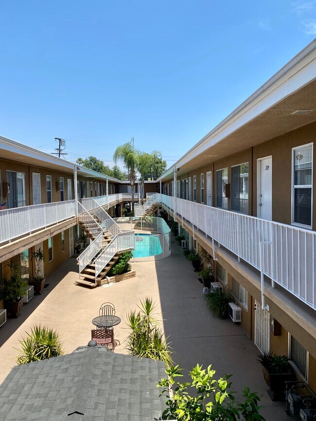 Building Photo - 5457 Laurel Canyon Blvd