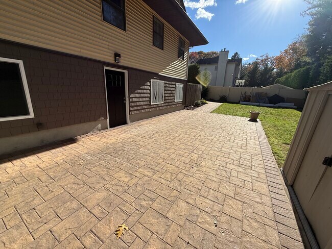 Private entrance and Patio area - 53 Homeland Dr