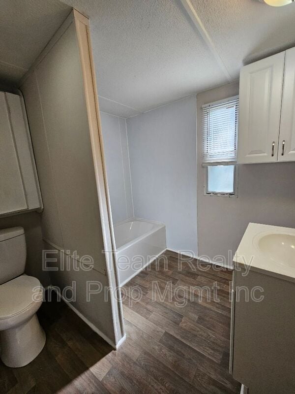 Building Photo - 776 Montgomery Dr