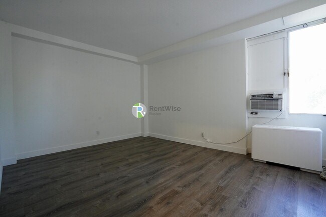 Building Photo - 846 Massachusetts Ave