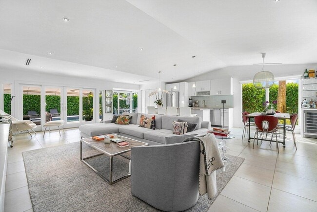 Building Photo - 2320 Las Casitas Dr