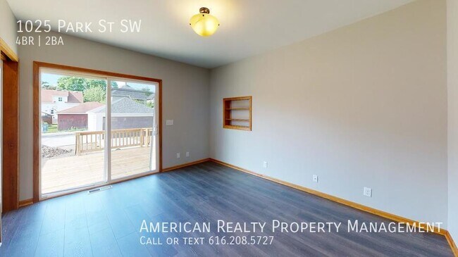 Building Photo - 1025 Park St SW