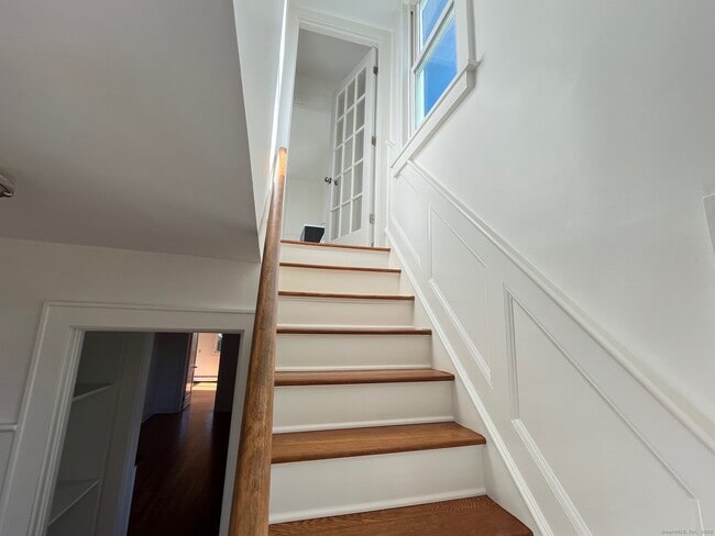 Building Photo - 35 Lindbergh St