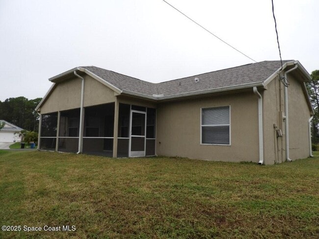 Building Photo - 394 Mott St SW