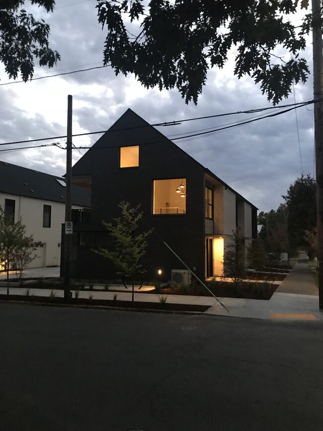 Building Photo - Atkinson Commons- Unit 1