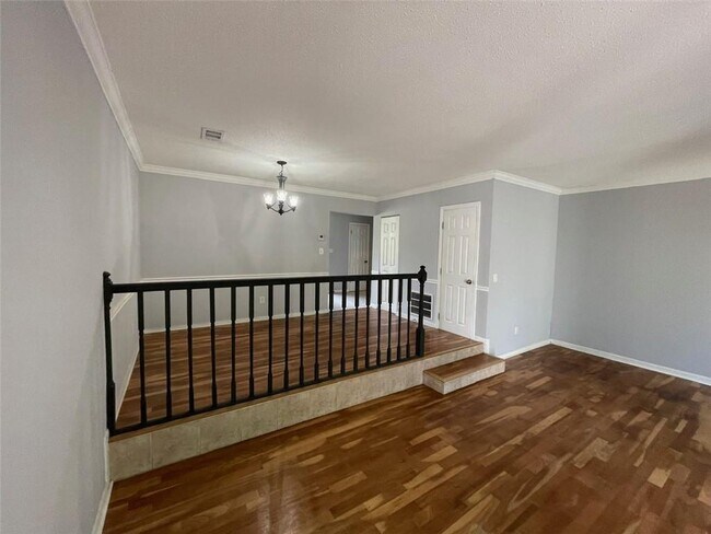 Building Photo - 1020 Country Ct