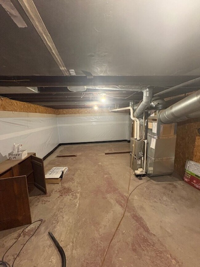 Building Photo - COMPLETE Remodel 2 Bedroom / 1 Bath House