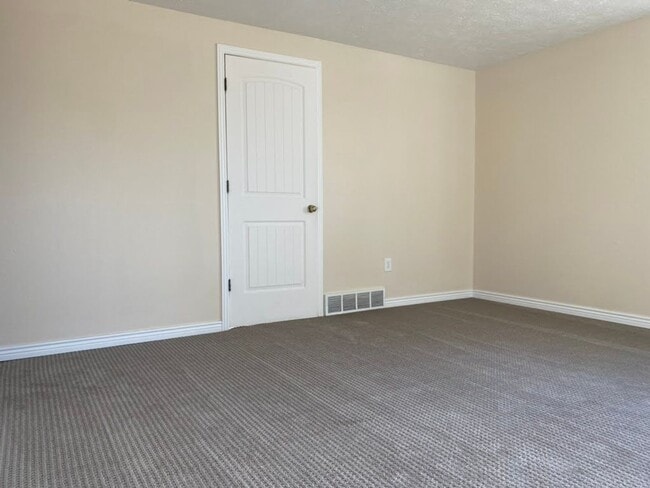 Building Photo - Lovely 3 bed, 2 bath Longmont home - AVAILABLE 11/15