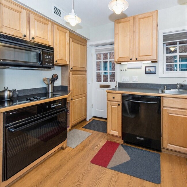 Building Photo - 3207 Cherry Hill Ln