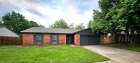 Building Photo - 1802 Vanessa Dr
