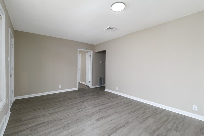 Building Photo - 9204 Huiskamp Ave