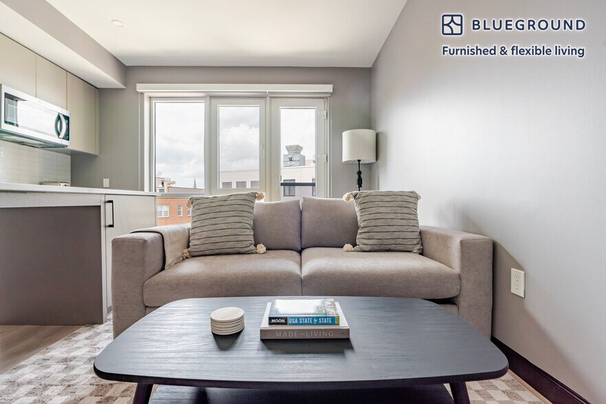 Building Photo - 1313 L St NW