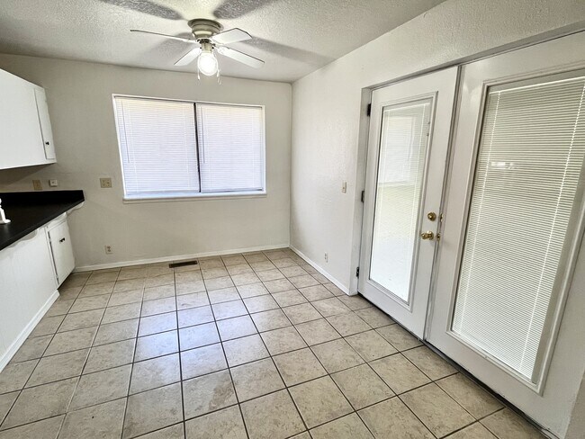 Building Photo - 67 Rungis Rd