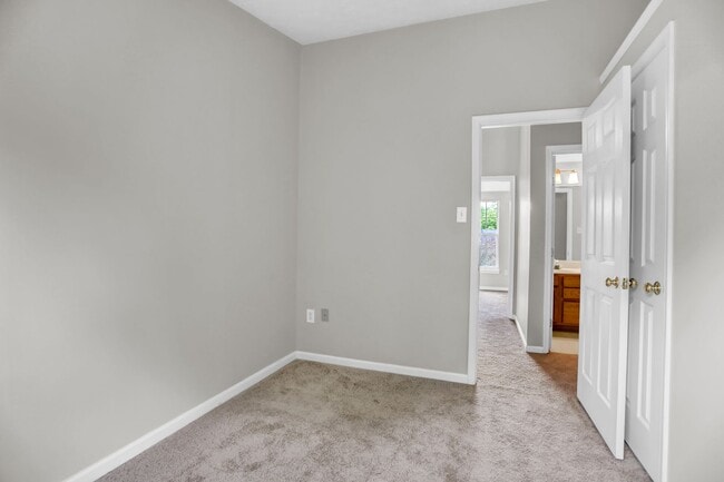 Building Photo - Charming 3-Bedroom Townhome for Rent in Ab...