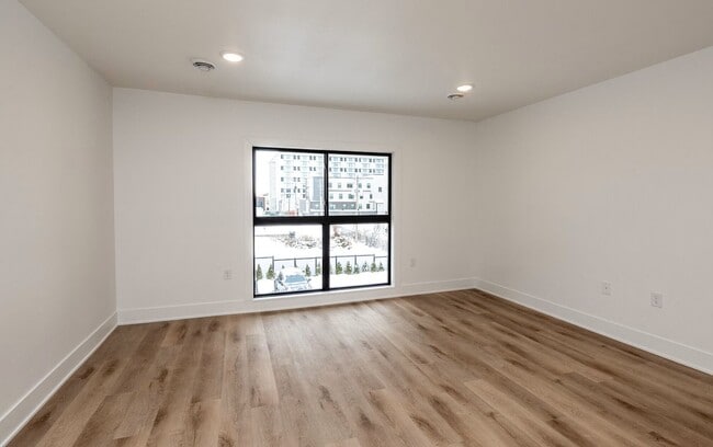 Interior Photo - Welch 232