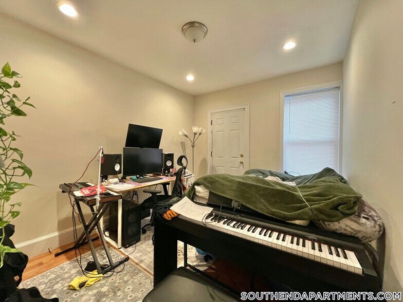 Building Photo - 179 Northampton St