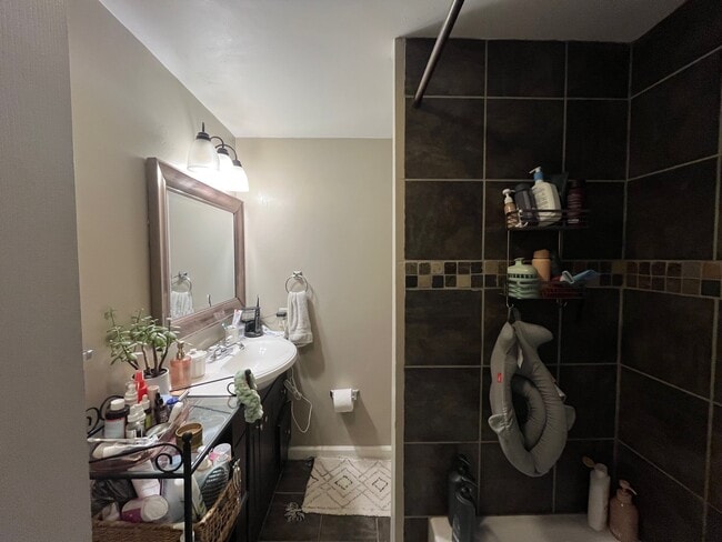 Building Photo - 5202 Dresden Wy