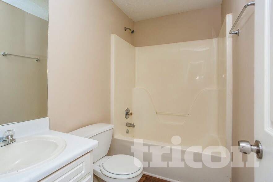 Building Photo - 450 Alcovy Way