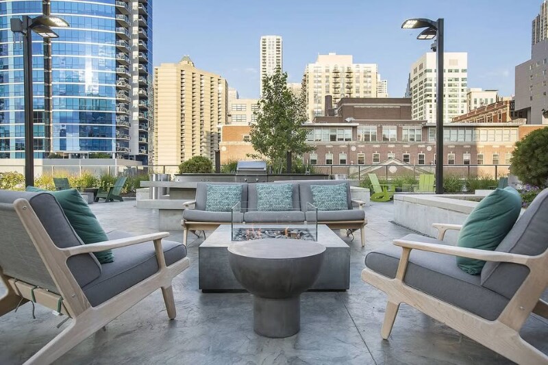 Building Photo - 185 W Superior St