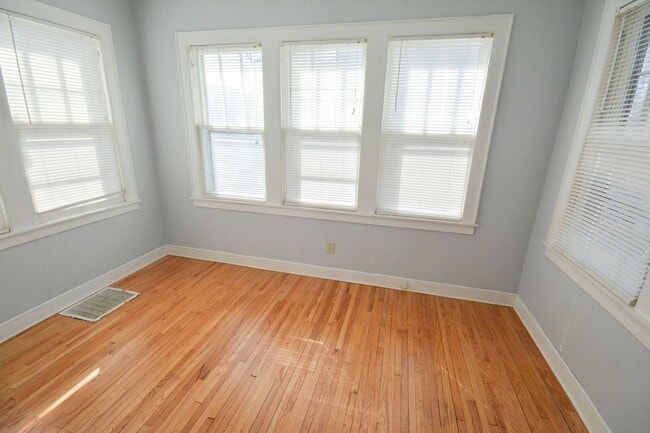 Building Photo - Gorgeous home located just 1 block from St...