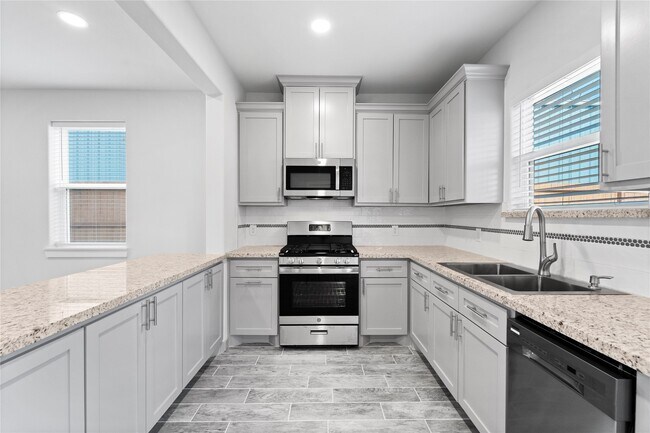 Building Photo - 913 Turner Dr