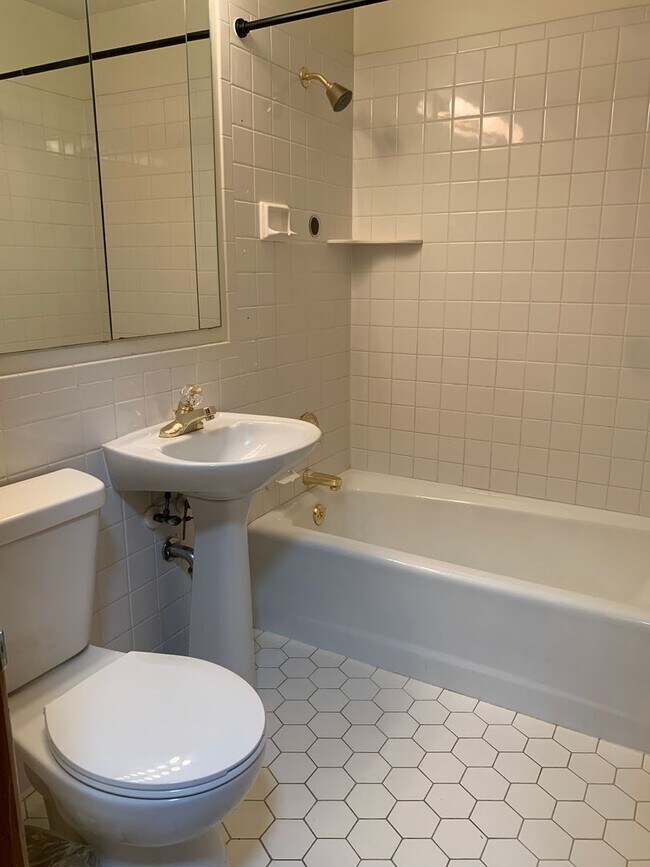 Building Photo - 1206 E Fortuna St