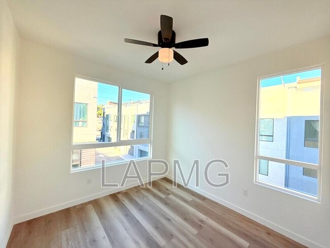 Building Photo - 4334 N Jimson Rd