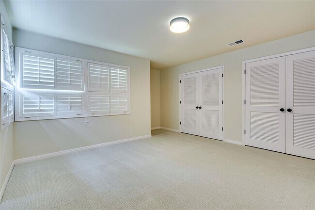 Building Photo - 2402 Westover Rd