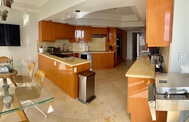 Building Photo - 7000 Island Blvd