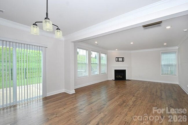 Building Photo - 6153 Sylvan Dr