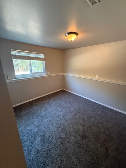 Building Photo - 3410 El Morro Rd